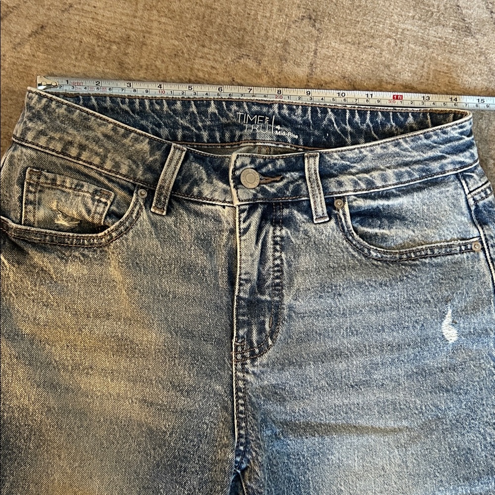 Time & Tru Boyfriend Jeans Acid Wash Size 4 - Picture 2 of 8